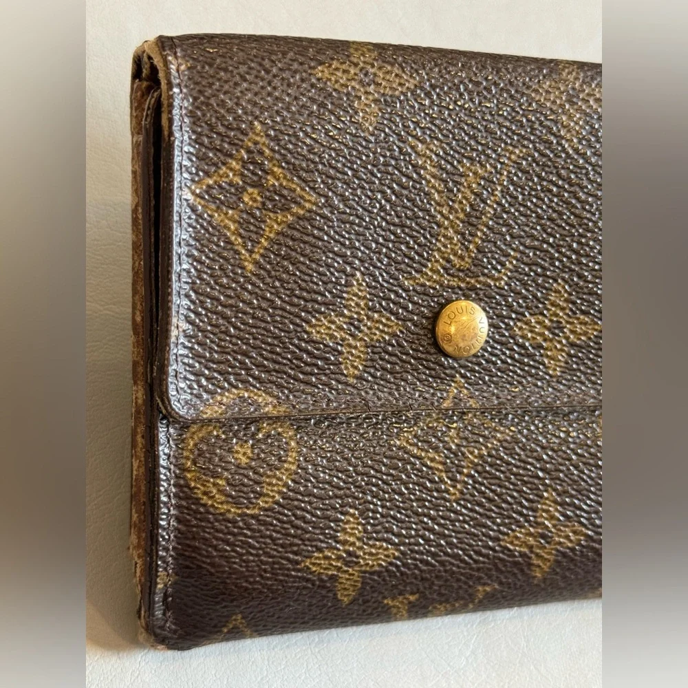 👛 Louis Vuitton Brown Monogram Elise Compact Wallet - Picture 5 of 15